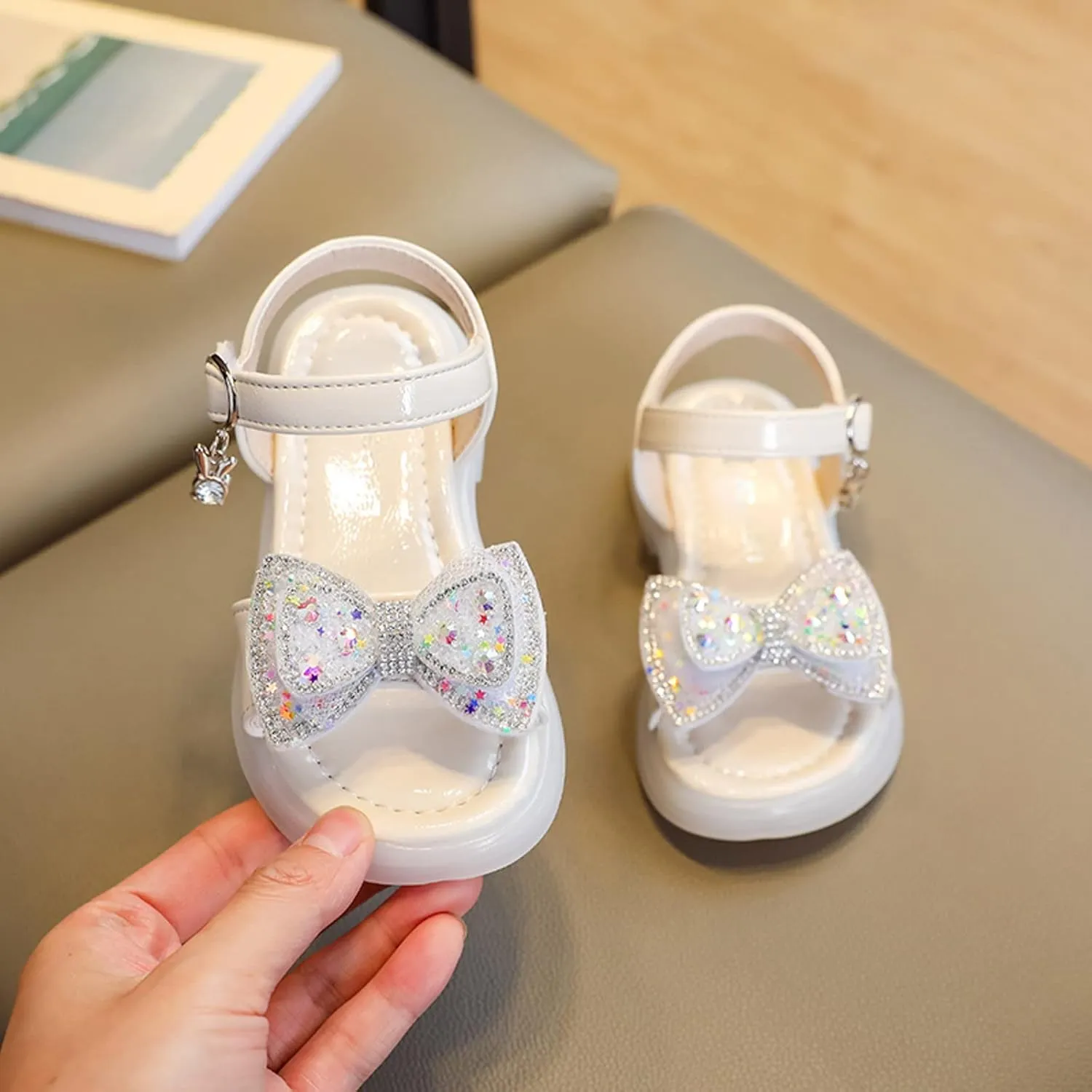 EnJoCho Baby Indoor Sandals Fashion Summer Girls Sandals Flat Bottom Soft Breathable Buckle Rhinestone Bow Casual Shoes