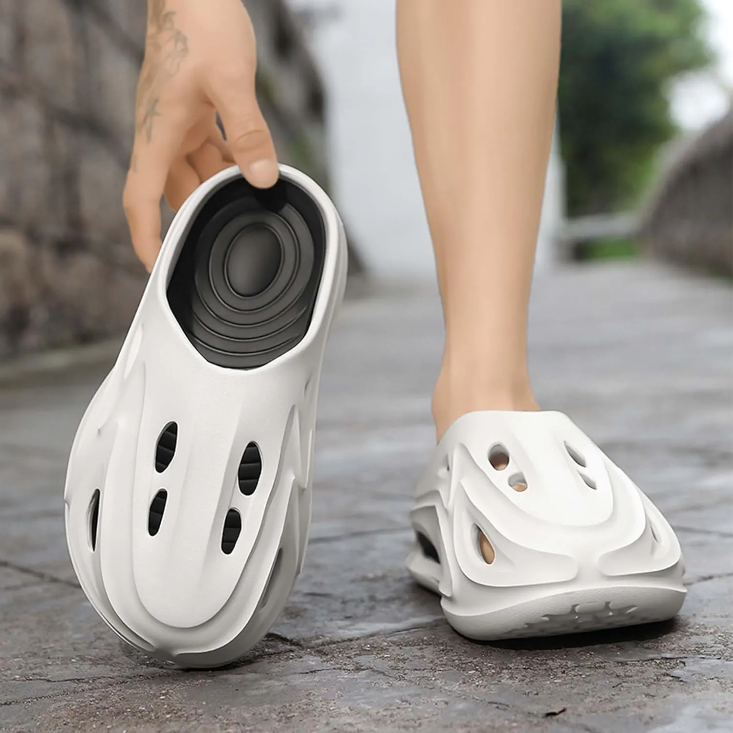 Men's thick soled poop toe slippers are lightweight and breathable beach sandals